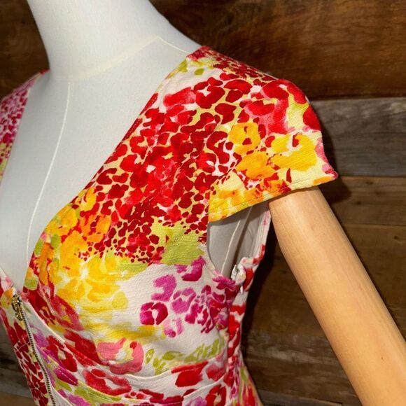 GUESS Floral tulip style Dress cap sleeves bow embellishments Size 6 super cute - Picture 3 of 16